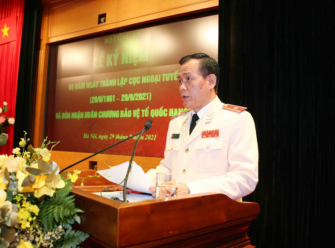 Thiếu tướng Đoàn Hùng Sơn, Cục trưởng Cục Ngoại tuyến (Bộ Công an) phát biểu. (Ảnh: Phạm Kiên/TTXVN) Chiến sỹ lực lượng ngoại tuyến tô thắm thêm truyền thống anh hùng CAND ảnh 3