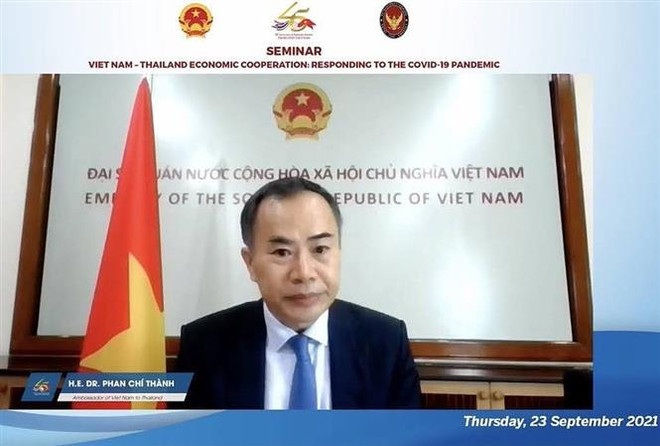 Đại sứ Việt Nam tại Thái Lan Phan Chí Thành phát biểu tại hội thảo. (Ảnh: TTXVN phát) Doanh nghiệp Thái Lan cam kết đầu tư tại Việt Nam bất chấp dịch bệnh ảnh 3