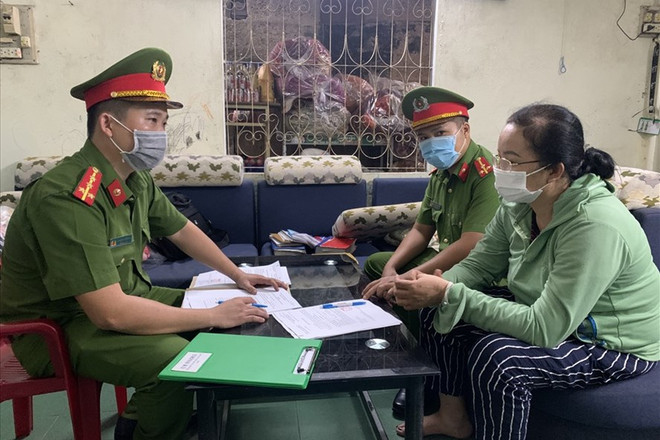 Cơ quan công an làm việc với đối tượng trộm cắp. (Ảnh: C Thấy chủ nhà đang ngủ, đối tượng lấy trộm hơn 20 cây vàng và tiền mặt ảnh 1