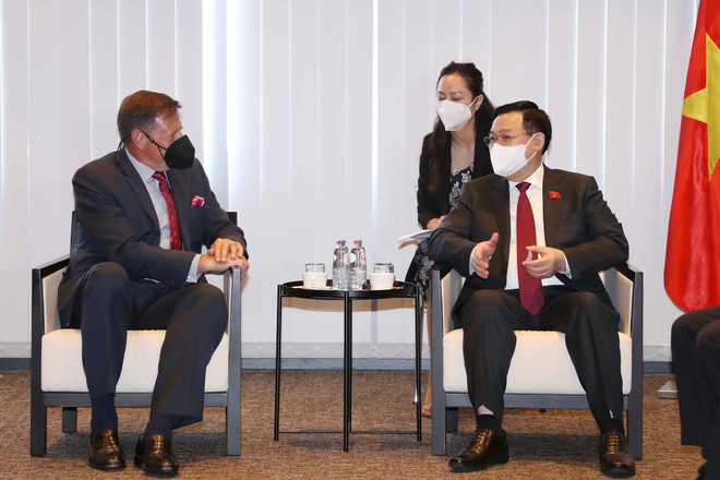 Chủ tịch Quốc hội tiếp lãnh đạo một số Tập đoàn kinh tế tại Bỉ ảnh 1