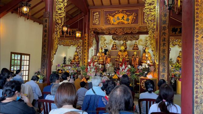 Kiều bào ở Pháp dự lễ Vu Lan tại Trúc Lâm Thiền viện Paris ảnh 1
