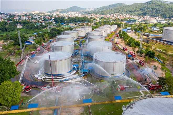 Diễn tập phương án chữa cháy, cứu hộ tại kho xăng lớn nhất miền Bắc ảnh 1