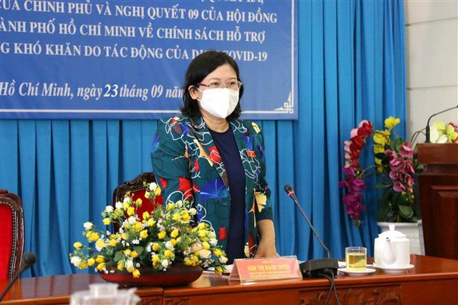 Bà Văn Thị Bạch Tuyết, Phó Trưởng đoàn chuyên trách Đoàn đại biểu Quốc hội Thành phố Hồ Chí Minh, phát biểu tại buổi giám sát. (Ảnh: Thanh Vũ/TTXVN) TP Hồ Chí Minh cần có chiến lược lâu dài ứng phó với dịch COVID-19 ảnh 4
