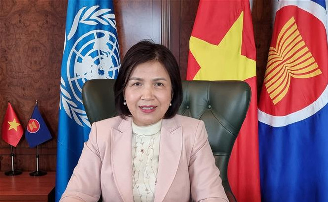 Đại sứ Lê Thị Tuyết Mai phát biểu tại một phiên thảo luận của Hội đồng Nhân quyền. (Ảnh: TTXVN phát) Khai mạc Khóa họp lần thứ 48 Hội đồng Nhân quyền Liên hợp quốc ảnh 1