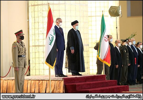 Thủ tướng Iraq Mustafa al-Kadhemi đã có cuộc hội đàm với Tổng thống Iran Ebrahim Raisi. (Nguồn: Reuters) Lãnh đạo Iraq và Iran thảo luận về quan hệ hợp tác kinh tế ảnh 1