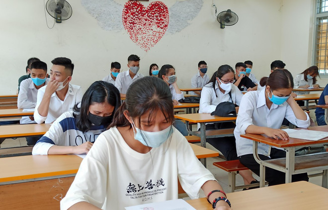 TP.HCM: Phổ điểm cao, thí sinh cân nhắc trong điều chỉnh nguyện vọng ảnh 1