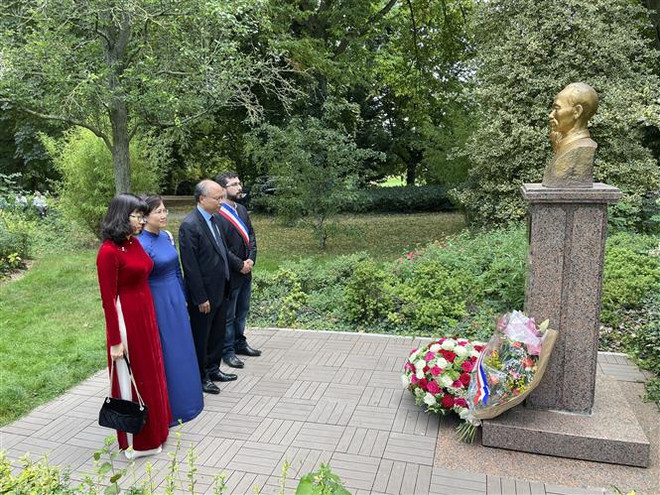 Tưởng nhớ Chủ tịch Hồ Chí Minh tại thành phố Montreuil của Pháp ảnh 1