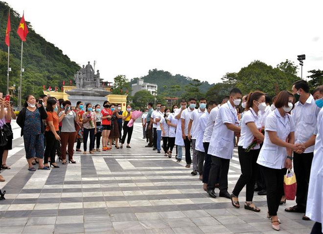 40 bác sỹ, nhân viên y tế Hà Giang lên đường hỗ trợ TP Hồ Chí Minh ảnh 2