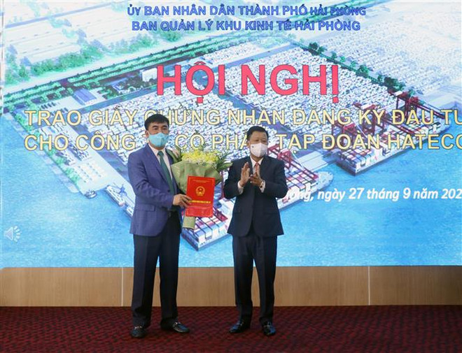 Hải Phòng trao chứng nhận đầu tư dự án khu bến cảng Lạch Huyện ảnh 1