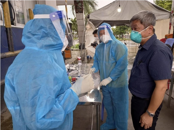 Thứ trưởng Bộ Y tế Nguyễn Trường Sơn kiểm tra chợ đầu mối Bình Điền ảnh 1