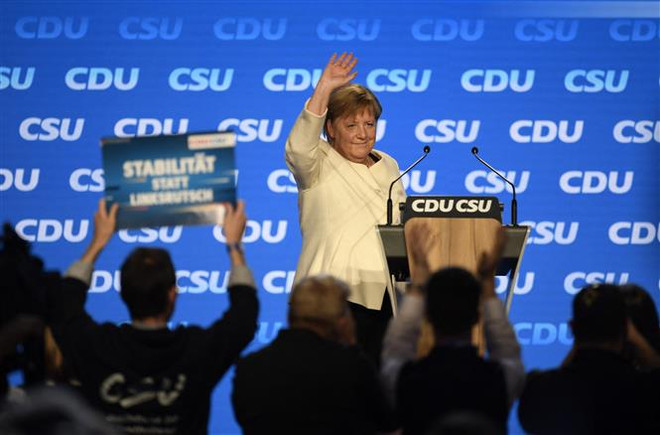 Thủ tướng Đức Angela Merkel tại cuộc vận động tranh cử cho cho Liên minh CDU/CSU và ứng cử viên Thủ tướng Armin Laschet ở Munich, Đức, ngày 24/9/2021. (Ảnh: AFP/TTXVN) Bầu cử Quốc hội Đức: Gay cấn đến phút chót cuộc đua 'tam mã' ảnh 2