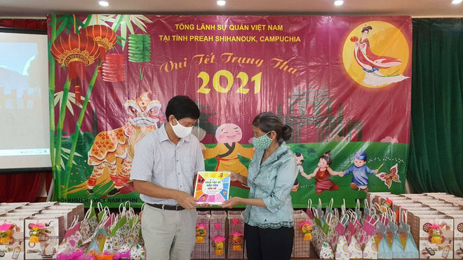 Trẻ em người gốc Việt tại Campuchia vui đón Tết Trung Thu ảnh 2