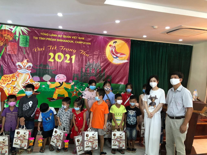 Trẻ em người gốc Việt tại Campuchia vui đón Tết Trung Thu ảnh 1