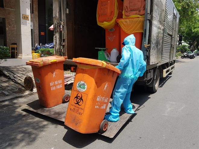 Rác thải y tế ở tâm dịch: Đảm bảo an toàn cho chiến binh thầm lặng ảnh 1
