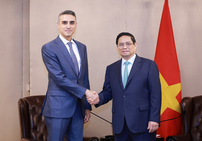 Thủ tướng Phạm Minh Chính tiếp ông Shikhar Malhotra, Giám đốc Công ty Công nghệ toàn cầu HCL Corporation. (Ảnh: Dương Giang/TTXVN) ttxvn_HCL.jpg