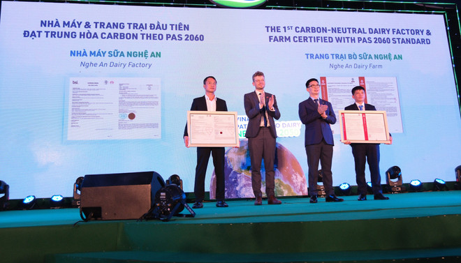 Đến nay, Vinamilk là công ty sữa đầu tiên và duy nhất tại Việt Nam có các nhà máy và trang trại đạt trung hòa carbon. (Nguồn: Vietnam+) anh_13.jpg