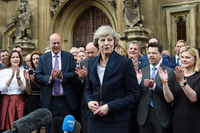 Bà Theresa May đã chính thức trở thành Thủ tướng Anh ảnh 1