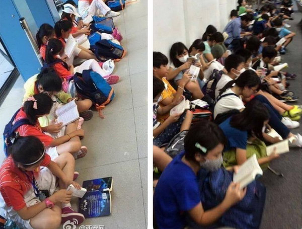 Tranh cãi về cảnh học sinh Nhật Bản và Trung Quốc đọc sách ở sân bay ảnh 1