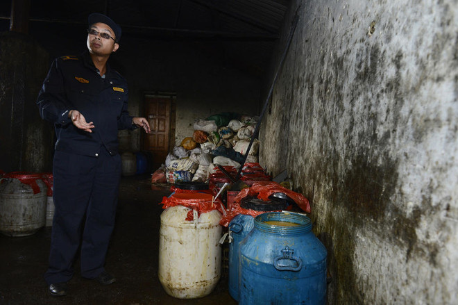 Rợn người với xưởng tái chế tiết lợn và mỡ bẩn từ tóp mỡ ảnh 2