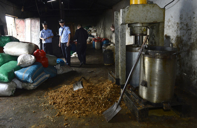 Rợn người với xưởng tái chế tiết lợn và mỡ bẩn từ tóp mỡ ảnh 3