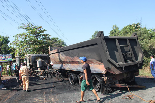[Photo] Hiện trường vụ tai nạn thảm khốc tại Bình Dương ảnh 4