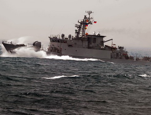 Hải quân Đài Loan bắn nhầm tên lửa chống hạm ra Eo biển ảnh 1