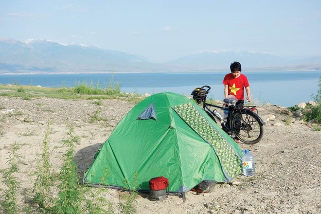 Rung động bức thư gửi em gái của cô gái Việt đạp xe 291 ngày đến Paris ảnh 3