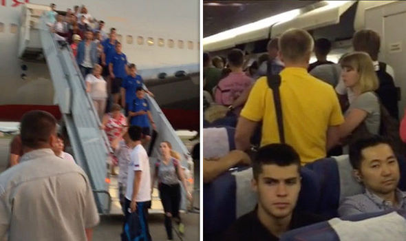 Chuyến bay bị hủy vì người phụ nữ đòi xuống ngay để... ly hôn ảnh 1