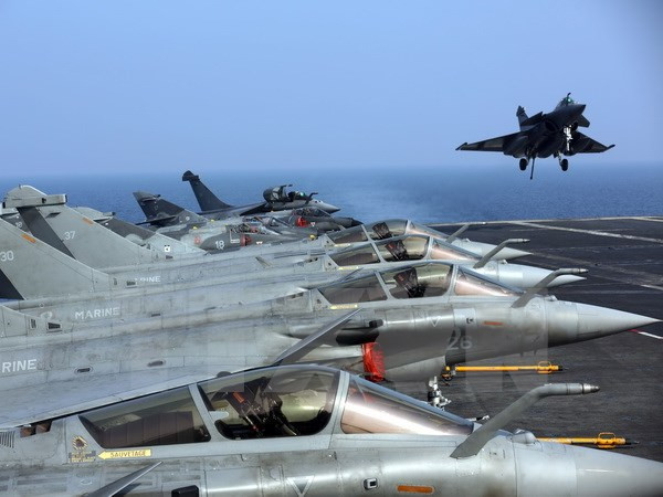 Pháp sẽ đưa tàu sân bay Charles de Gaulle trở lại Trung Đông ảnh 1