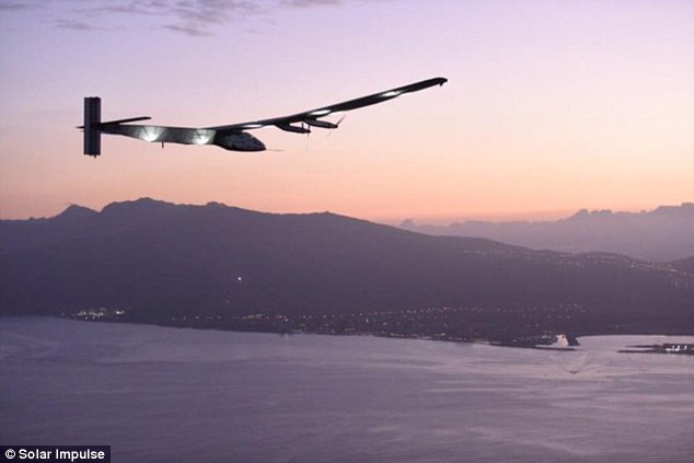 Solar Impulse 2 hoàn thành chuyến bay vòng quanh thế giới ảnh 1