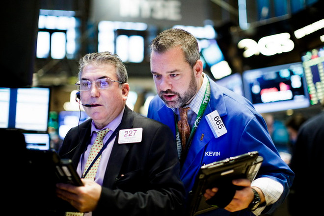 Lạc quan về triển vọng kinh tế, Phố Wall xác lập đỉnh cao mới ảnh 1