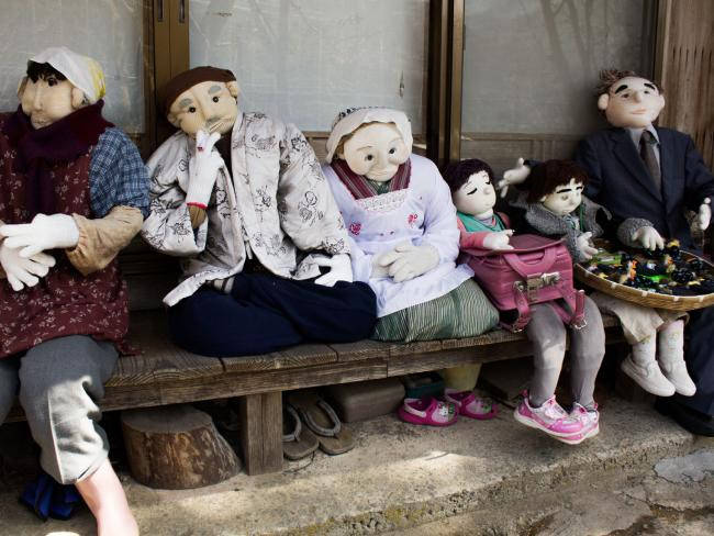 Những con búp bê thay thế người chết trong ngôi làng kỳ lạ ảnh 4