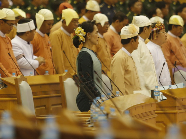 Bà Aung San Suu Kyi gặp đại diện các nhóm sắc tộc vũ trang ảnh 1