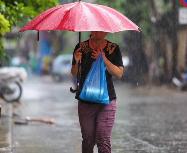 Khu vực Bắc Bộ, Trung Bộ đề phòng dông sét và gió giật mạnh ảnh 1