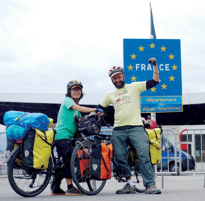 Rung động bức thư gửi em gái của cô gái Việt đạp xe 291 ngày đến Paris ảnh 1