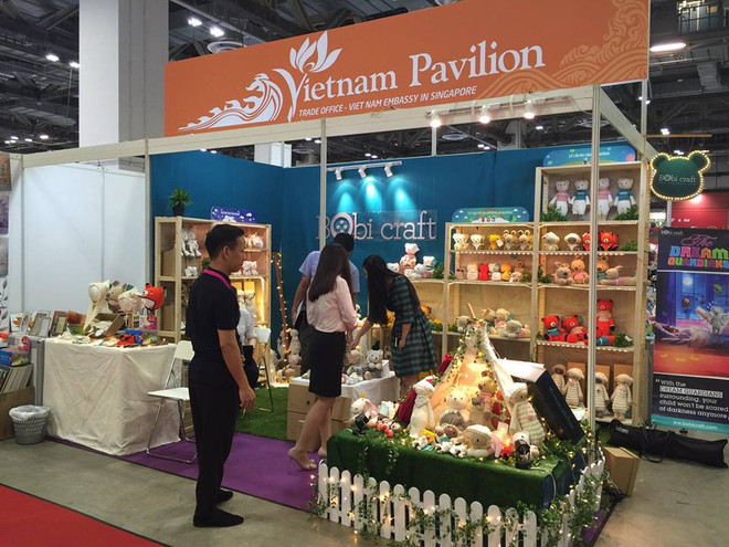 Nhiều quà tặng "Made in Vietnam" thu hút khách hàng Singapore ảnh 2