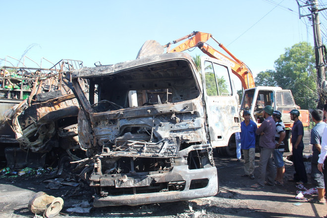 [Photo] Hiện trường vụ tai nạn thảm khốc tại Bình Dương ảnh 3