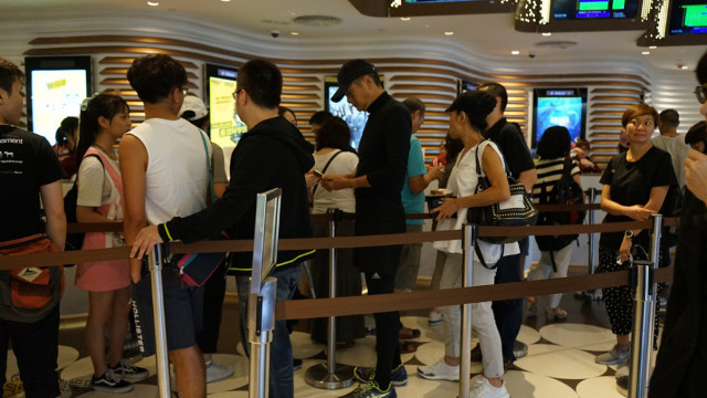 Châu Nhuận Phát phải xếp hàng mua vé xem "Hàn chiến 2" ảnh 1