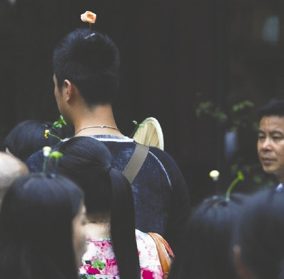 Kiếm bộn tiền nhờ trào lưu kẹp tóc mầm cây gây sốt ở Trung Quốc ảnh 8