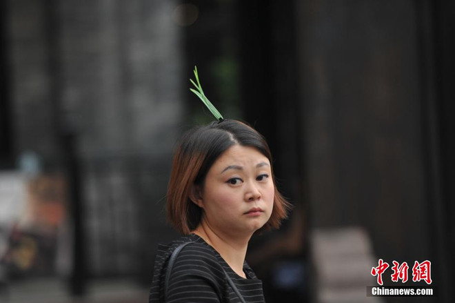 Kiếm bộn tiền nhờ trào lưu kẹp tóc mầm cây gây sốt ở Trung Quốc ảnh 2