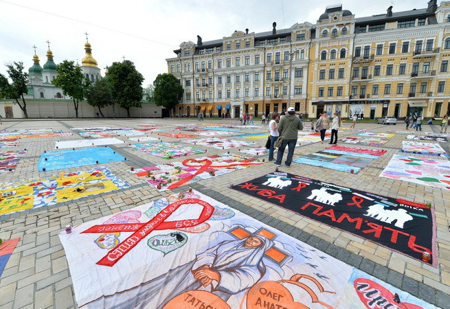 Ưu tiên sử dụng Truvada cho người đồng tính nam để chống HIV ảnh 1