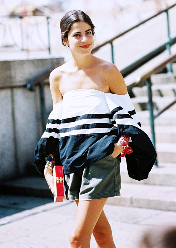 Học lỏm cách biến tấu những chiếc khăn đa năng cho ngày Thu ảnh 7