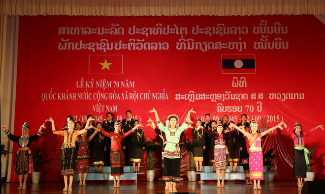 Báo chí Lào đưa tin đậm nét về 70 năm Quốc khánh Việt Nam ảnh 1