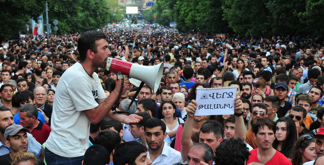 Người dân Armenia tiếp tục tuần hành phản đối tăng giá điện ảnh 1
