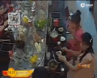 Ảnh động vụ thực khách tạt nước lẩu vào nhân viên phục vụ mang thai ảnh 1