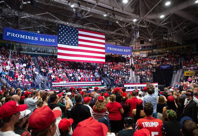 Hàng chục triệu người Mỹ bắt đầu đi bầu cử Quốc hội giữa nhiệm kỳ ảnh 1