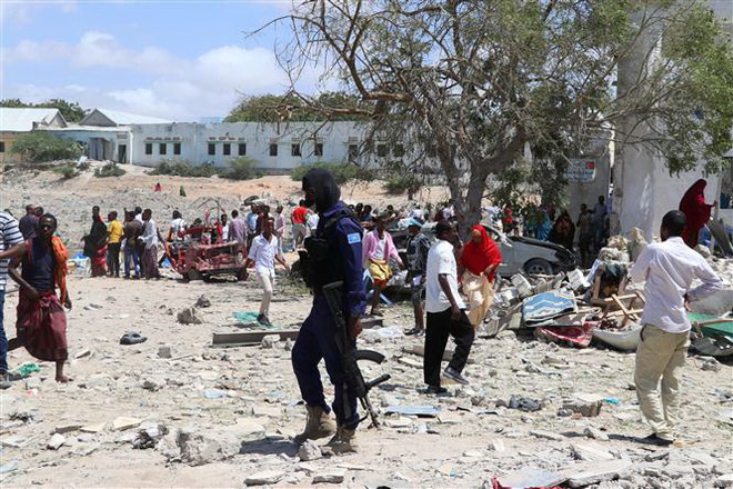 Nổ lớn và đấu súng ác liệt ở thủ đô Mogadishu của Somalia ảnh 1