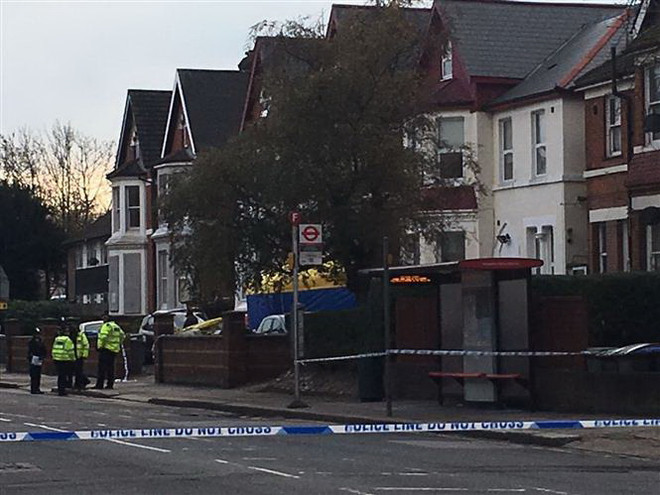 Anh bắt giữ đối tượng tình nghi trong vụ thiết bị nổ tự chế ảnh 1