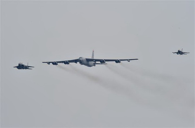 Máy bay ném bom của Mỹ tạm ngừng bay qua bán đảo Triều Tiên ảnh 1