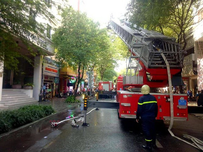 Hỏa hoạn tại khách sạn ở Thành phố Hồ Chí Minh, du khách hoảng loạn ảnh 1